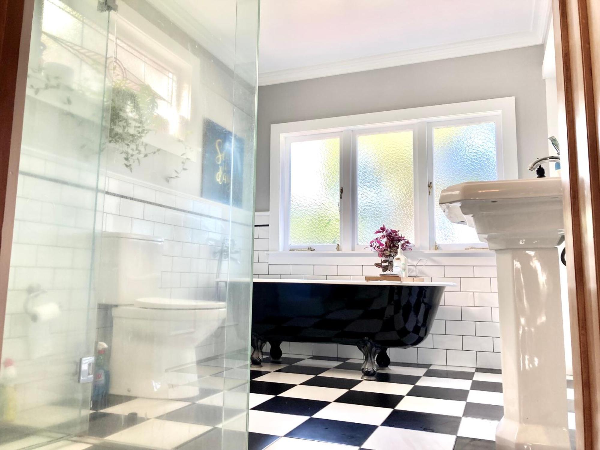 Spacious And Sunny Master Bedroom In A Privatunterkunft *